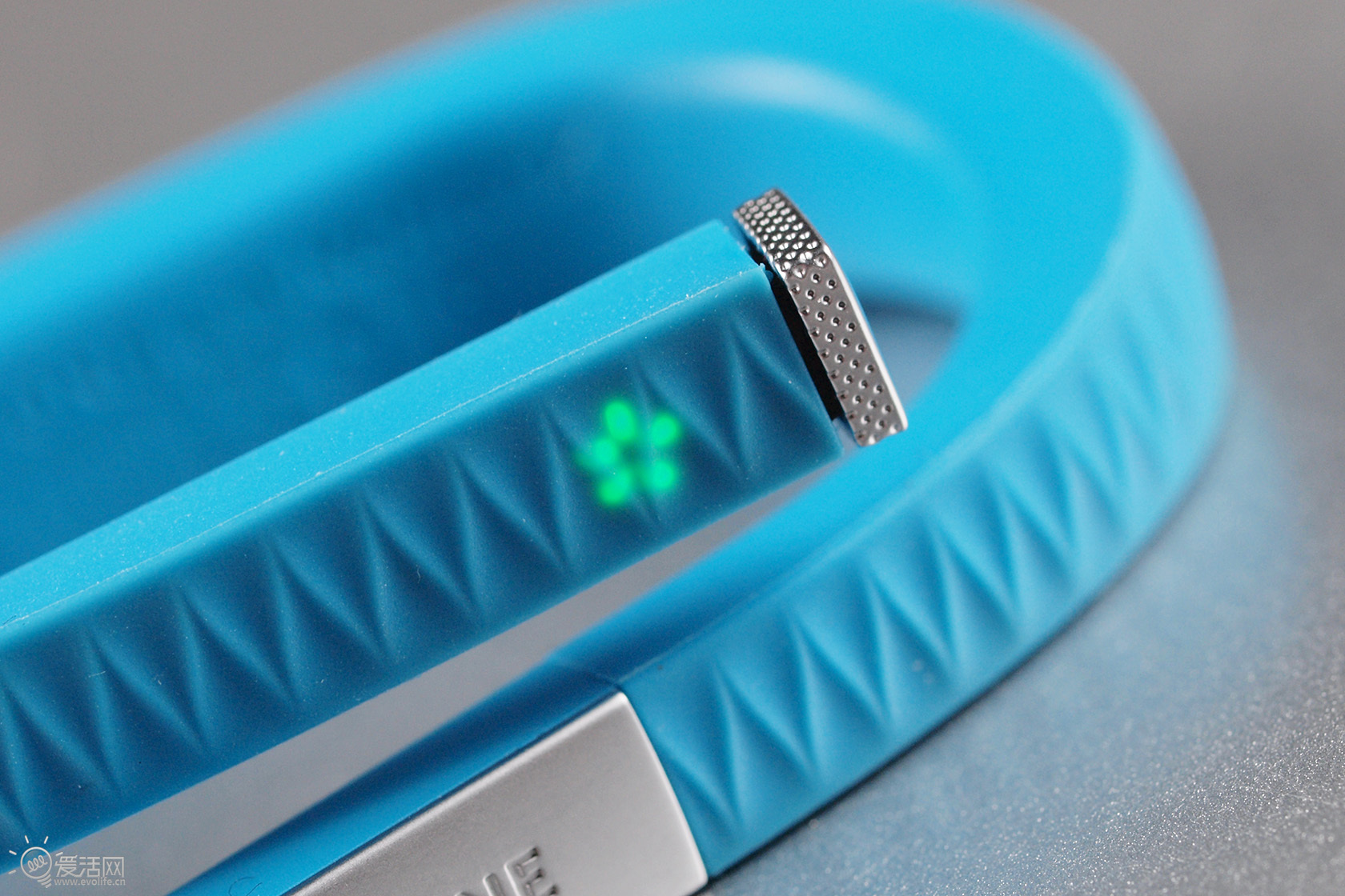 jawbone up2手环怎么用？jawbone up2手环使用方法