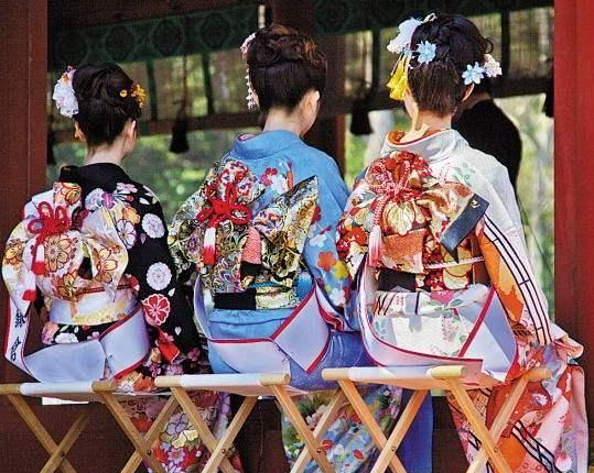 刷爆朋友圈的和服写真，教你如何挑选，满满少女感