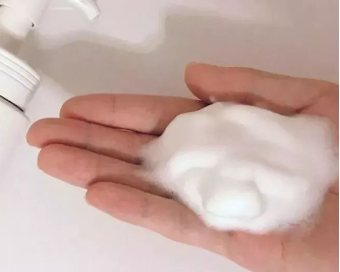洗面霜和洗面奶的区别是什么呢，洗面霜和洗面奶是一样的吗