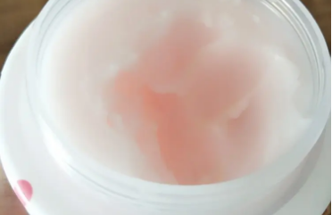 卸妆膏和卸妆水的区别是什么 卸妆膏和卸妆水哪个好用对皮肤好