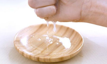面膜的精华液第二天还能用吗